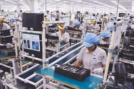 Dans l’usine de production de téléphones portables de Samsung Vietnam à Bac Ninh (Nord). Photo : VNA