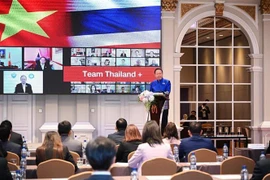 Le président de la Chambre de commerce thaïlandaise Sanan Angubolkul lors du séminaire. Photo: VNA