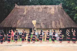 Un spectacle de danse des femmes Gié Triêng à Dak Rang. Photo: VNA