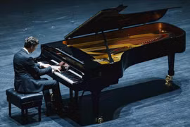 Le pianiste français Olivier Moulin. Photo : VOV