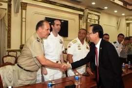 Hô Chi Minh-Ville accueille une délégation d’attachés militaires étrangers