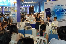 Le Salon du livre de Hô Chi Minh-Ville attire la foule