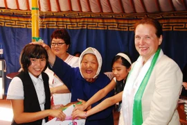 La Russie souhaite la participation du Vietnam aux projets pour la paix