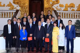 Le PM Nguyên Xuân Phuc invite les entreprises singapouriennes à investir au Vietnam