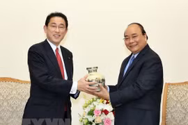 Une délégation du Parti libéral-démocrate du Japon en visite au Vietnam