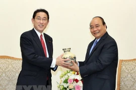Une délégation du Parti libéral-démocrate du Japon en visite au Vietnam