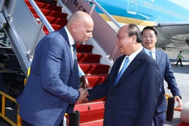 Sommet de l’APEC : Nguyen Xuan Phuc arrive en Papouasie-Nouvelle-Guinée 