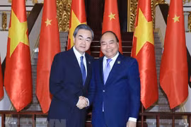 Le PM Nguyên Xuân Phuc reçoit le ministre chinois des Affaires étrangères Wang Yi