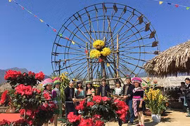 Profiter de la fête du « khèn » et des fleurs dans la région du Nord-Ouest