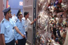 Tour de vis sur l’importation des containers des déchets au Vietnam