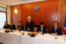 Le leader du PCV rencontre avec de jeunes intellectuels vietnamiens en France