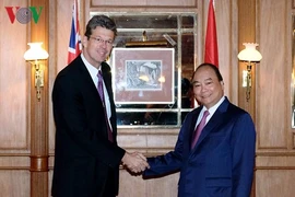 Le PM Nguyen Xuan Phuc rencontre des entreprises laitières néo-zélandaises