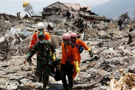 Indonésie: le bilan du séisme et du tsunami s’alourdit à 2.073 morts