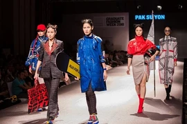 Habillement: la fabuleuse collection d’une jeune styliste nord-coréenne au Vietnam