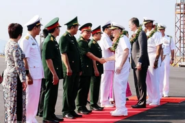 Dà Nang accueille le porte-avions USS Carl Vinson 