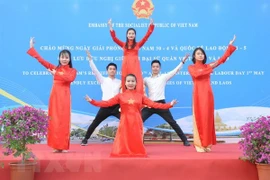 L'échange d'amitié Vietnam - Laos en Chine 