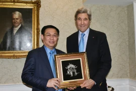 Le vice-PM Vuong Dinh Huê achève avec succès sa visite officielle aux États-Unis