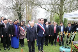 Le leader du PCV Nguyên Phu Trong commence sa visite officielle en France