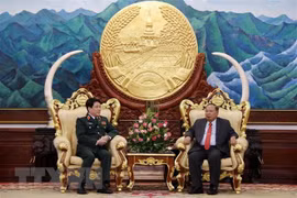 Le général de corps d’armée Luong Cuong en visite officielle au Laos