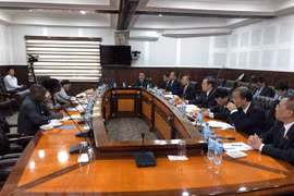 Le vice-président de l’AN Phung Quôc Hiên en visite de travail en Tanzanie