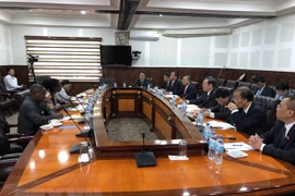 Le vice-président de l’AN Phung Quôc Hiên en visite de travail en Tanzanie