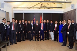 Le PM rencontre des entrepreneurs et intellectuels vietnamiens en Australie