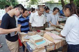 Quand les vieux livres « se réveillent » dans la capitale vietnamienne