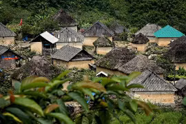 Les maisons-champignons des Hà Nhi noirs de Lào Cai