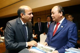Le PM vietnamien reçoit les dirigeants des groupes indiens Adani Green Limted et Suzlon