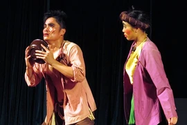 Le théâtre traditionnel cherche à assumer le poids de l’héritage