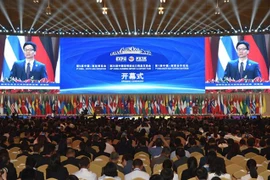 Le vice-PM Vu Duc Dam assiste au 5e Salon Chine-Asie du Sud