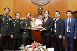 Le président du Front de la Patrie reçoit une haute délégation de l'armée cambodgienne