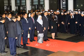 Environ 50.000 Vietnamiens et étrangers rendent hommage au président Tran Dai Quang