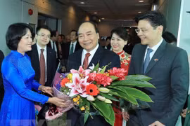 Le PM Nguyên Xuân Phuc entame une visite officielle à Singapour