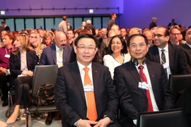 Le vice-PM Vuong Dinh Huê à la 48e conférence du FEM 