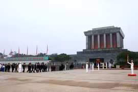 Têt du Chien: plus de 18.000 visiteurs au mausolée de Hô Chi Minh