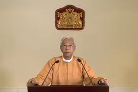 Le président birman s’engage à construire une république fédérale démocratique