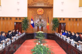 Le PM laotien souligne les contributions de l'ancien secrétaire Do Muoi aux relations bilatérales