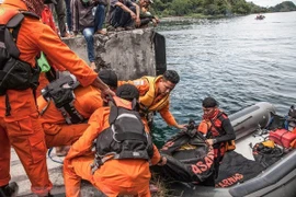 Indonésie: au moins 12 morts dans un naufrage