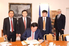 Les cours suprêmes du Vietnam et de la R. tchèque intensifient leur coopération