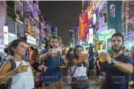 Savoureuse plongée dans la rue Bui Viên à Hô Chi Minh-Ville