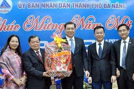 Des diplomates étrangers présentent leurs vœux du Têt 2018 à Dà Nang