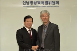 La visite du vice-PM Trinh Dinh Dung en R. de Corée est couronnée de succès