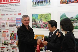 Vietnam - France : les relations traditionnelles entre les deux partis communistes ne cessent de se développer