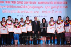Des étudiants laotiens et cambodgiens exceptionnels honorés à Hô Chi Minh-Ville