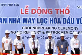 La mise en chantier de la raffinerie de Vung Ro. (Photo: Bang Nhiêm/VNA)