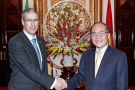 Le président de l'AN Nguyen Sinh Hung et le président du Sénat du Mexique Jose Gonzalez Morfin. (Photo: Nhan Sang/AVI)