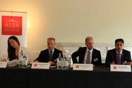 Des conférenciers à la conférence. (Source: VNA)