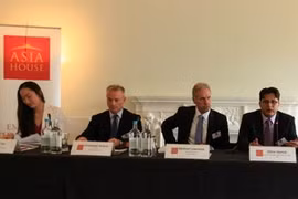 Des conférenciers à la conférence. (Source: VNA)