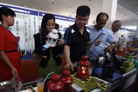Des visiteurs à la Foire industrielle internationale du Vietnam. Photo/VNA 